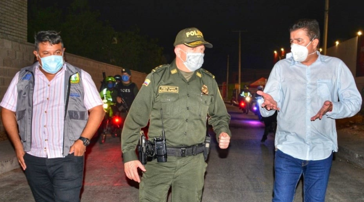 Alcaldía y Policía. El general Ricardo Alarcón con el alcalde de Soledad Rodolfo Ucrós