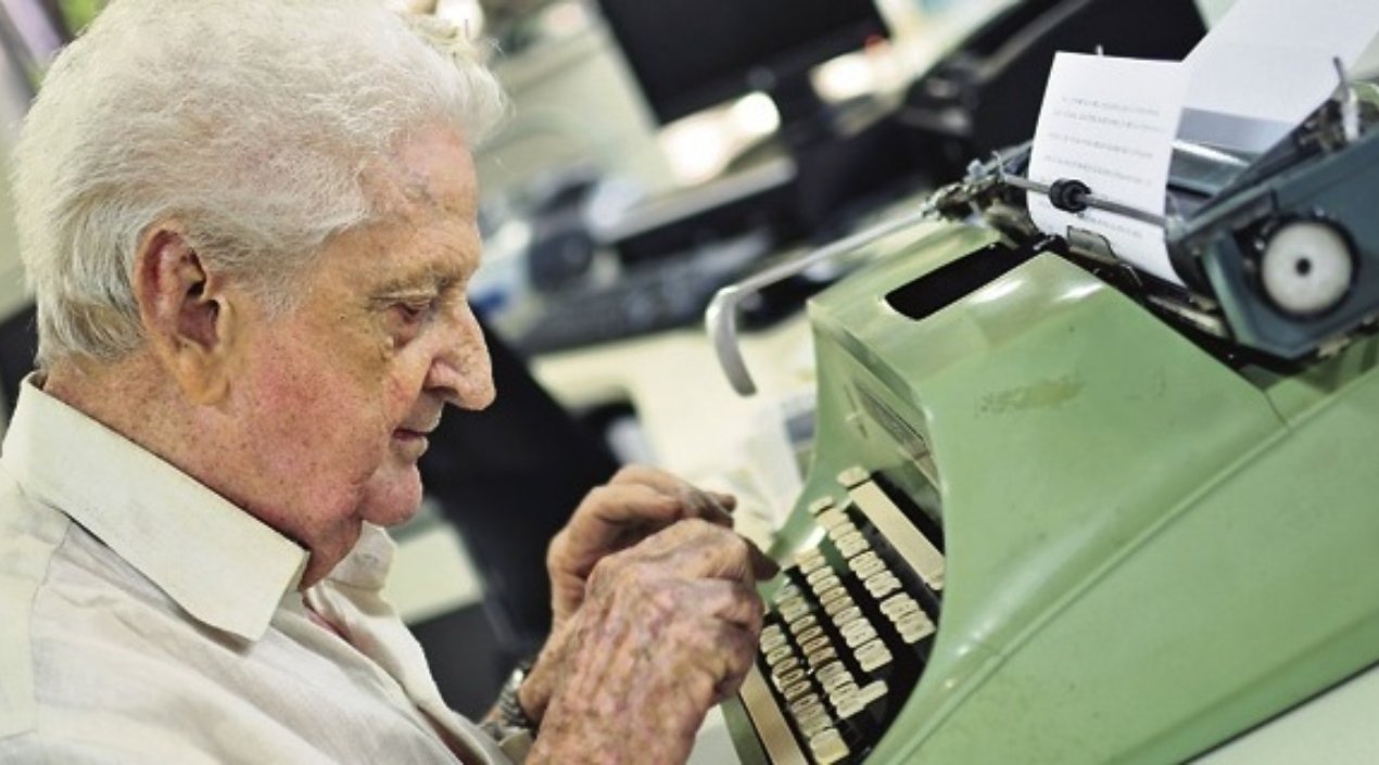 Chelo De Castro, periodista deportivo de 100 años.