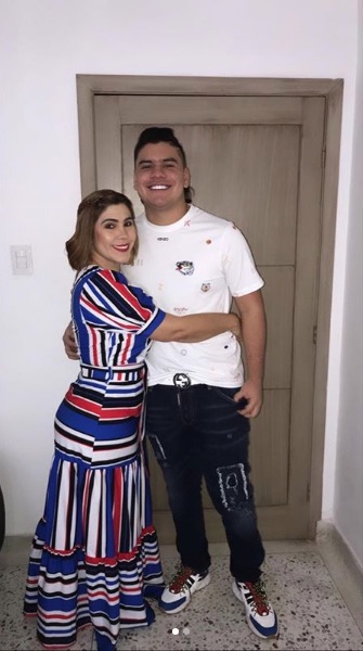 Moisés con su mamá.