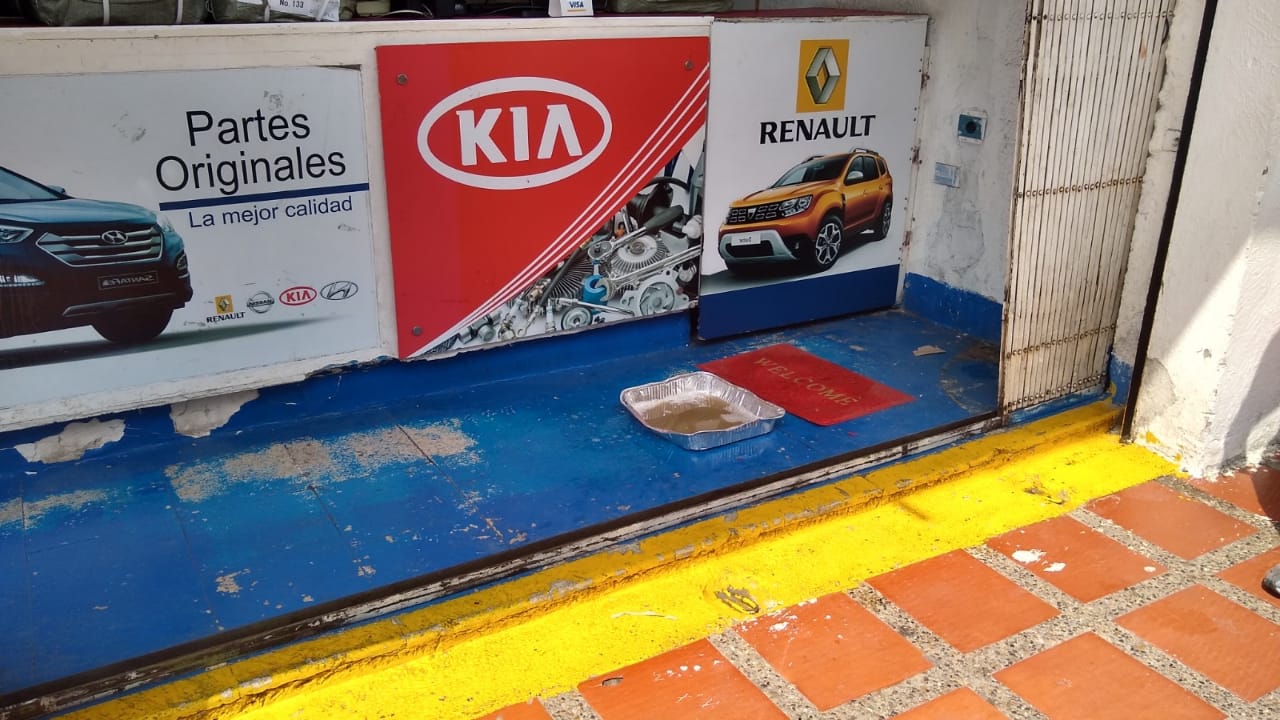 Servicio de autopartes.