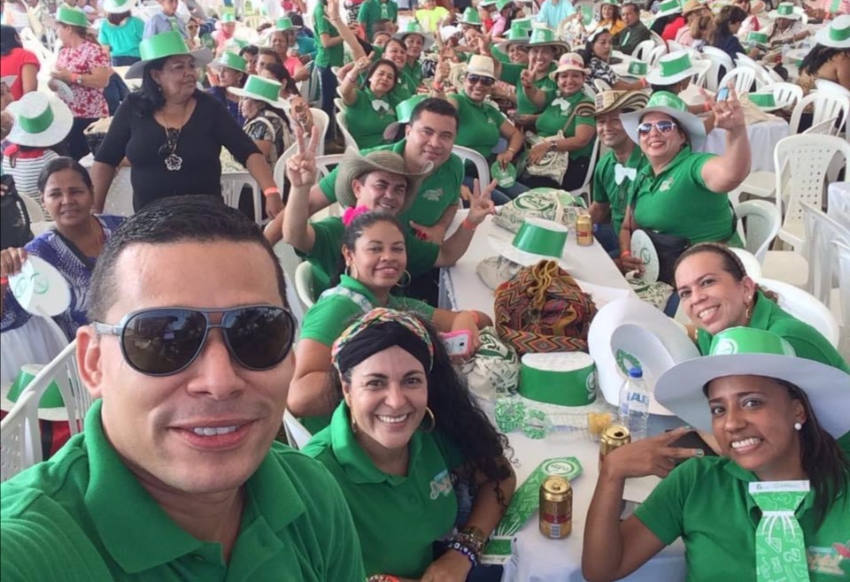 Docente Eliécer Herrera en una celebración pasada del Día del Maestro. 