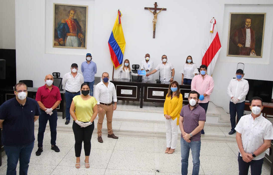 La Gobernadora del Atlántico con la Asamblea en Pleno.