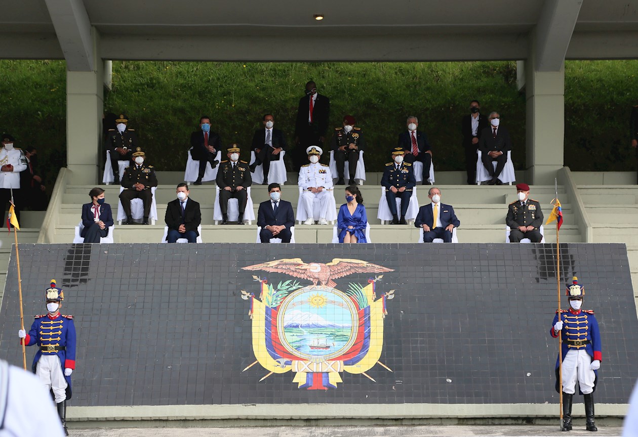 EFE/ Cortesía Ministerio de Defensa/ Autoridades civiles y militares participan en el desfile de conmemoración de la Batalla de Pichincha, este domingo, en Quito (Ecuador).