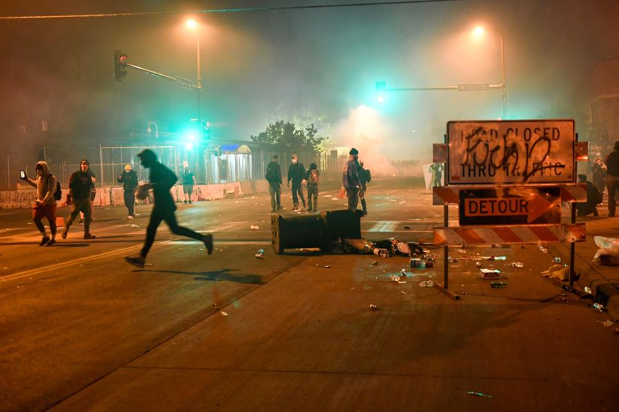 Bloqueos por Minneapolis en protestas.