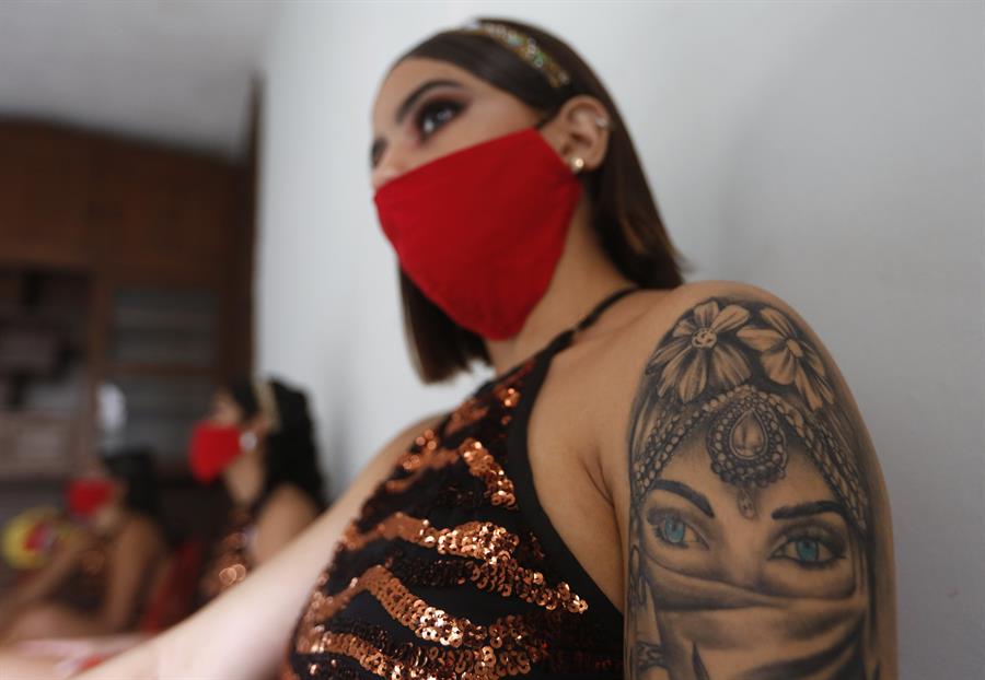 Una bailarina en camerino