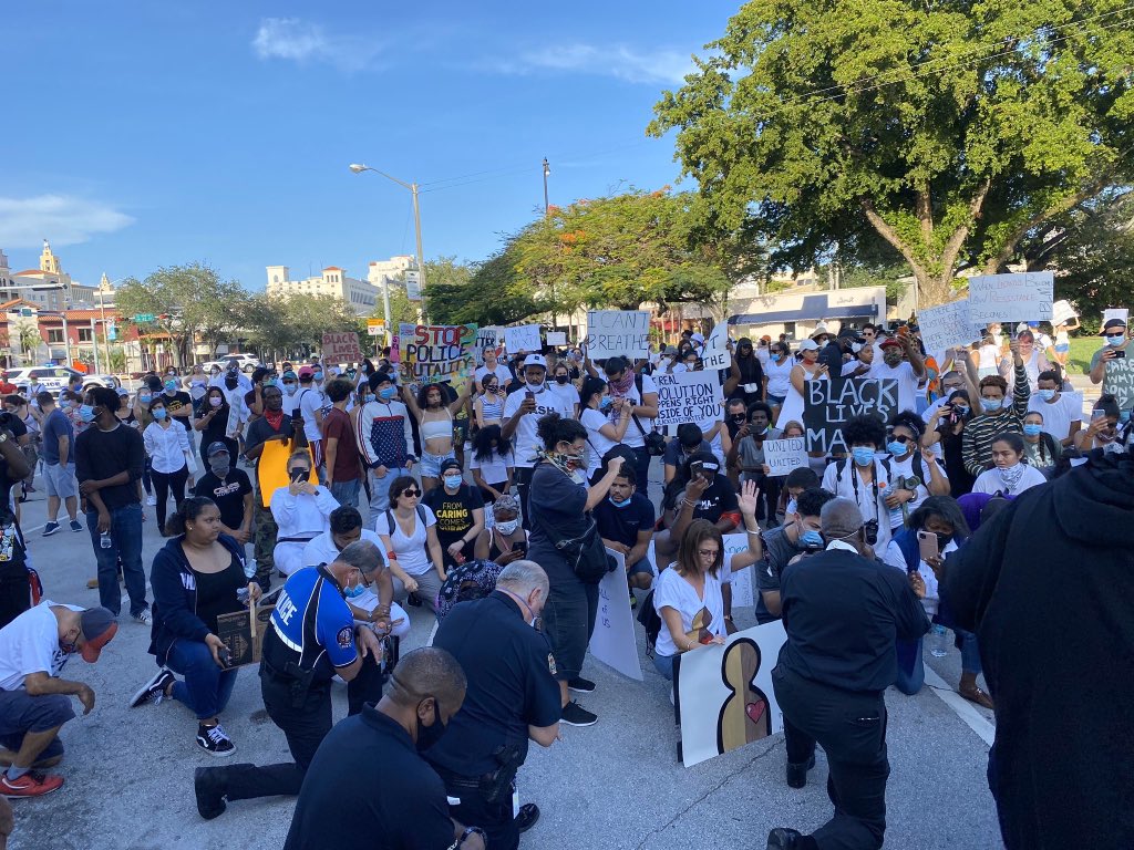 Policías de Miami-Dade.