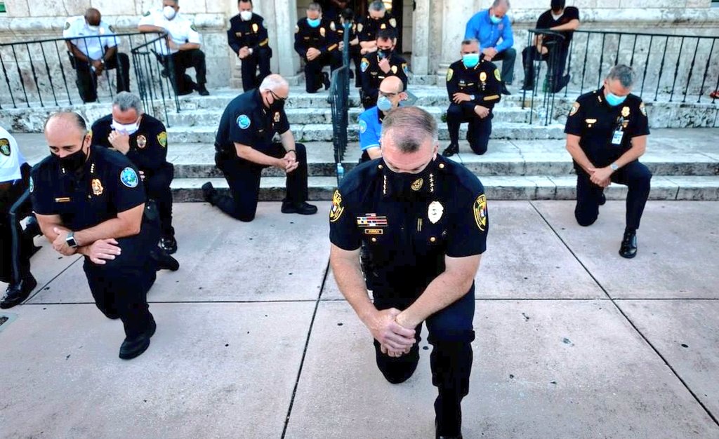 Policías de Miami-Dade.