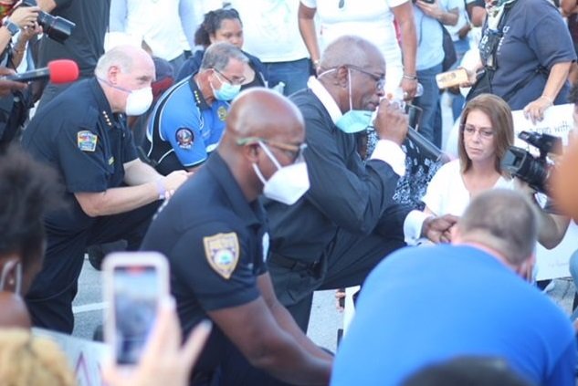 Policías de Miami-Dade.