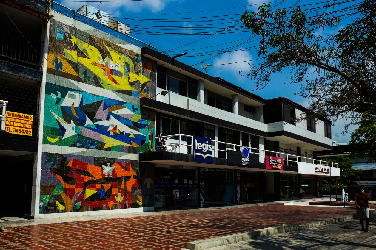 Mural tierra, mar y aire.