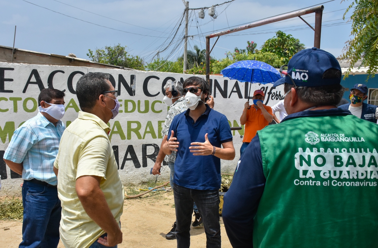 El Alcalde de Barranquilla, Jaime Pumarejo, en el barrio El Ferry.