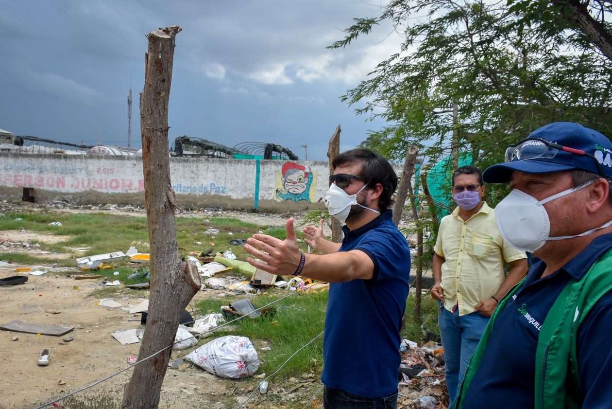 El Alcalde de Barranquilla, Jaime Pumarejo, en el barrio El Ferry.