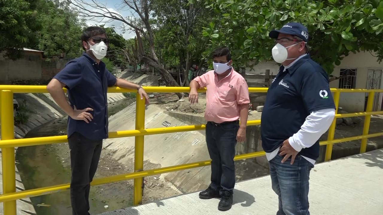 El Alcalde de Barranquilla, Jaime Pumarejo; el gerente de la ADI, Alberto Salah y el secretario de Obras Públicas, Rafael Lafont, en las fases de construcción 3 y 4 del Gran Malecón del Río.