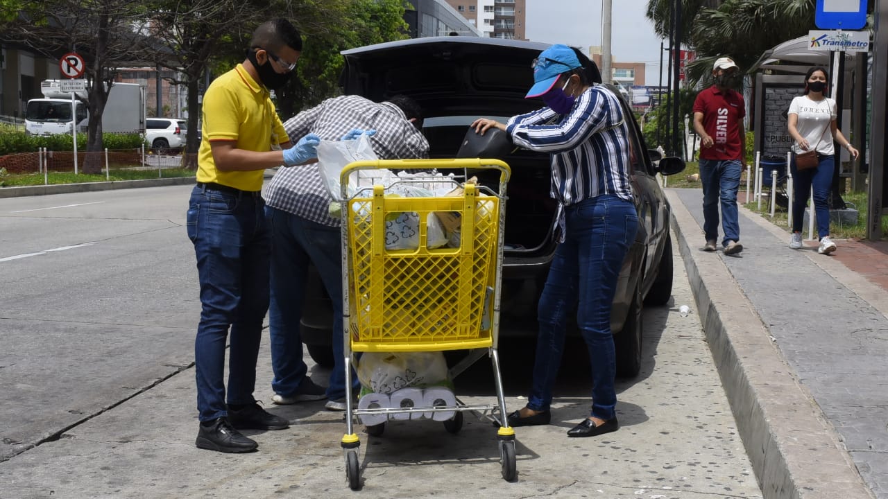 Las compras sin IVA entusiasmaron a los barranquilleros, que acataron el pico y cédula.