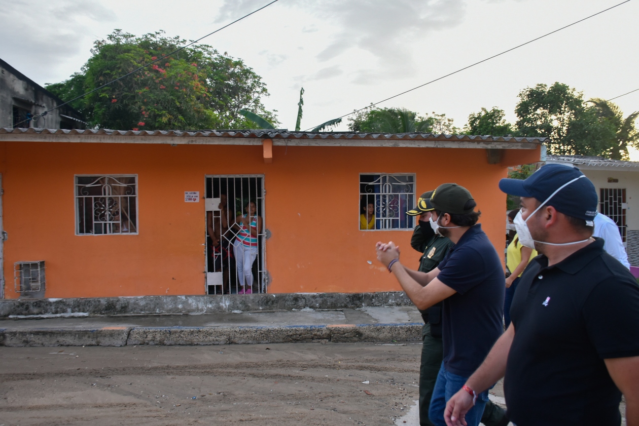 El Alcalde de Barranquilla, Jaime Pumarejo y el jefe de la Oficina para la Seguridad y Convivencia Ciudadana, Nelson Patrón Pérez durante patrullaje aéreo.