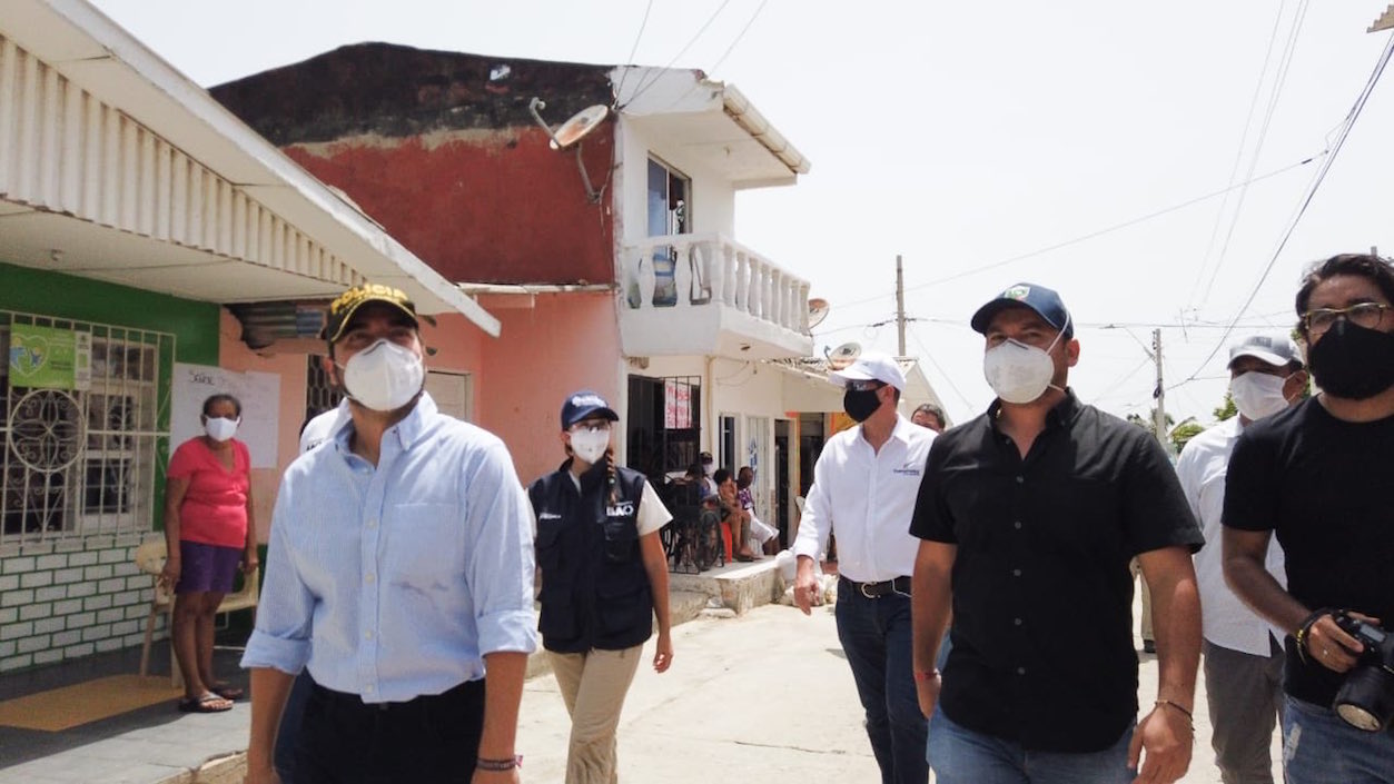 El Alcalde Jaime Pumarejo recorriendo el sector.