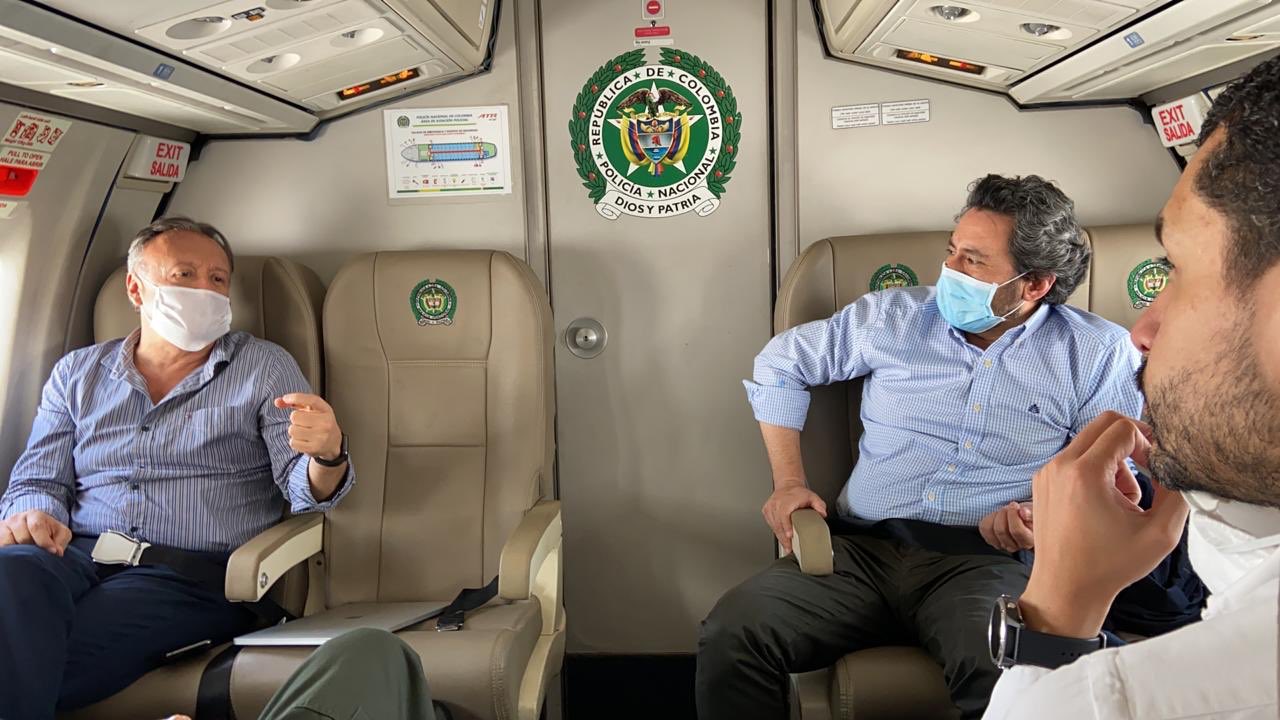 El Viceministro de Salud, Luis Alexander Moscoso; el Viceministro de Defensa, Jairo García y el Viceministro del Interior, Daniel Palacios, sin tapabocas.