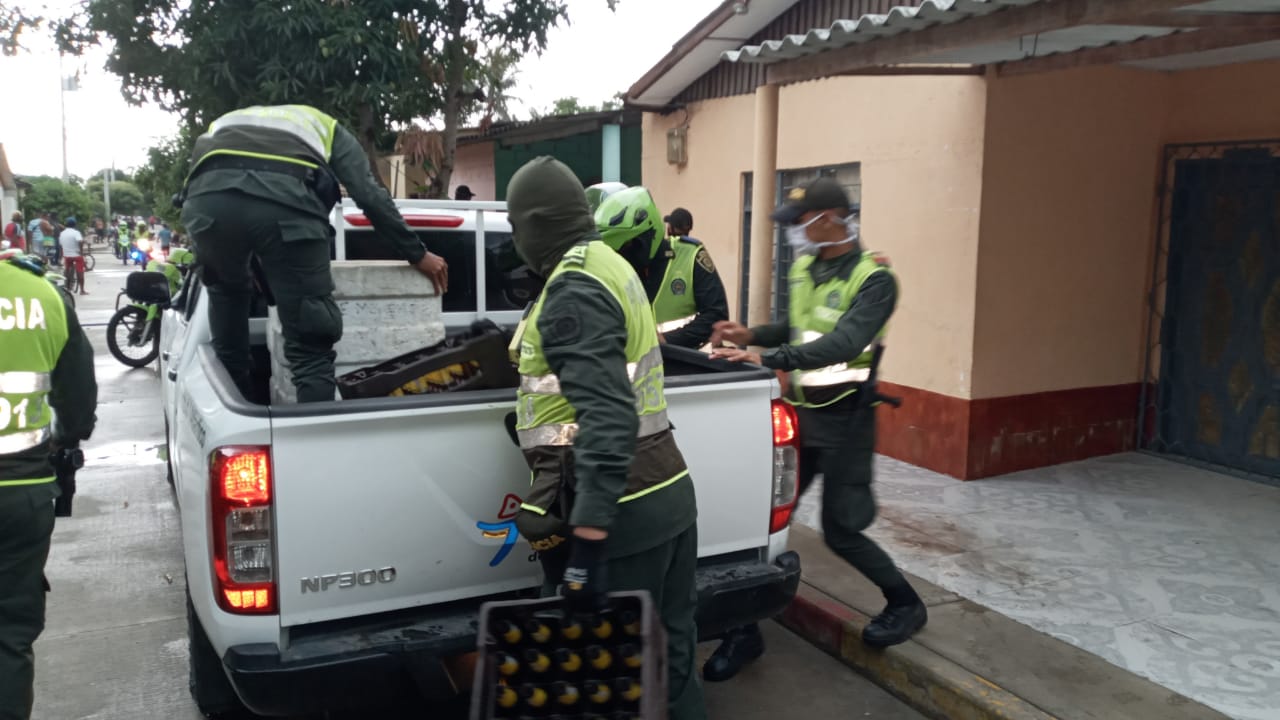 Durante los operativos en los municipios hubo decomiso de cerveza.