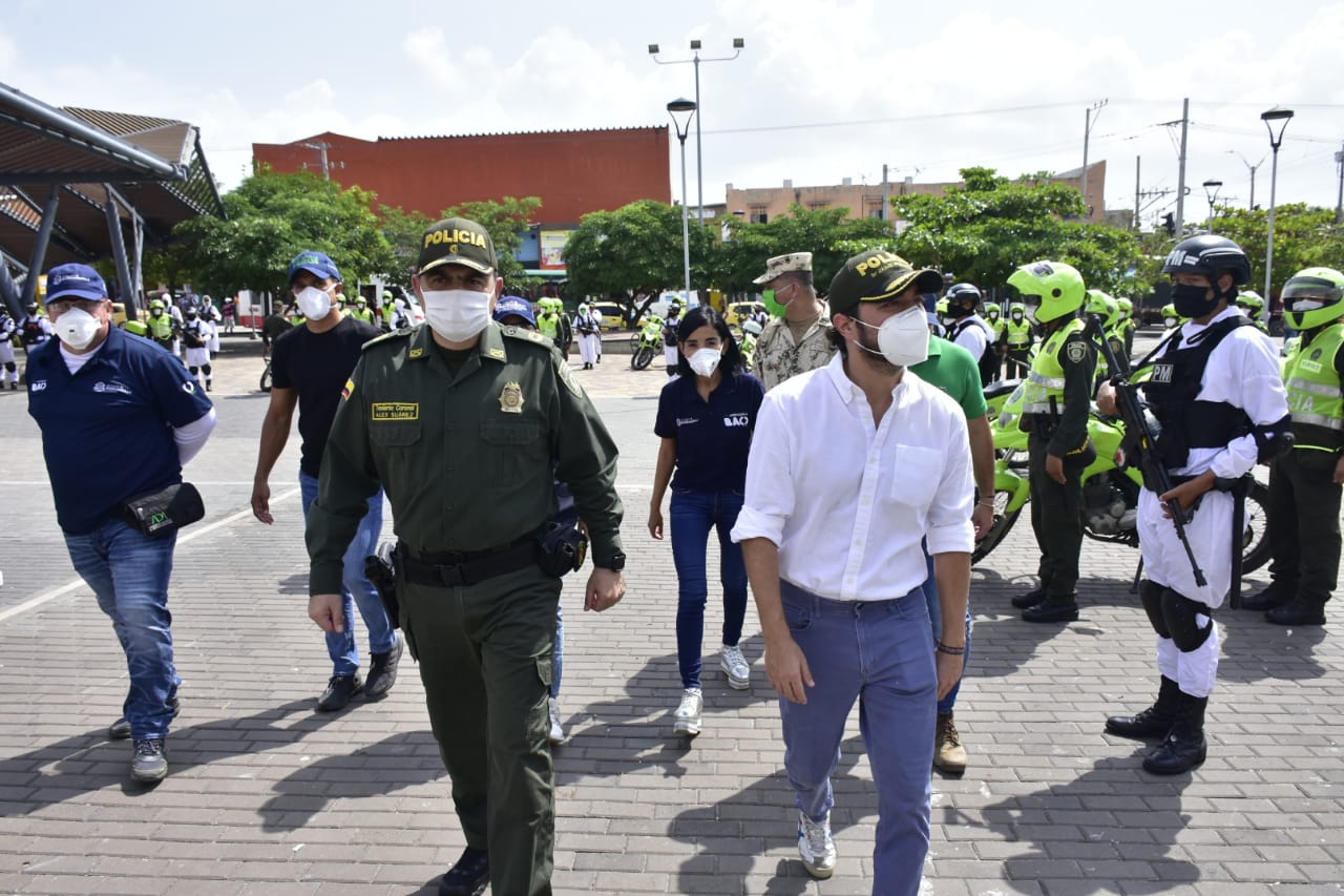 El gerente de la ADI, Alberto Salah; el director de Barranquilla Verde, Henry Cacére; la secretaria de Tránsito, Angélica Rodríguez y el Alcalde de Barranquilla, Jaime Pumarejo.