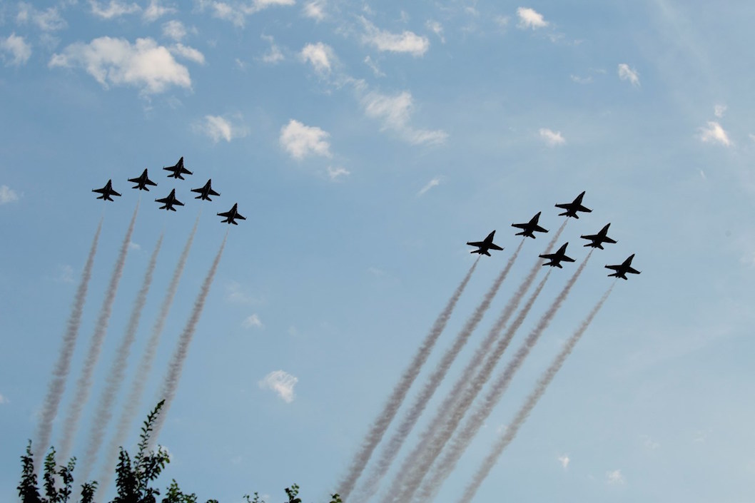 Revista aérea en los alrededores de la Casa Blanca.