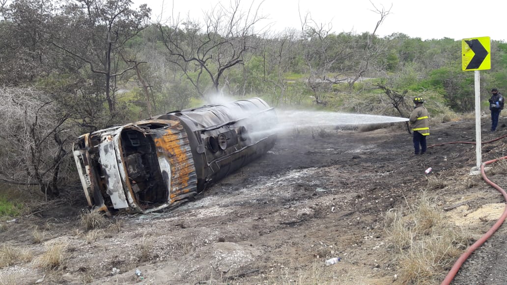 Delegados de la Alcaldía de Barranquilla en la zona de la emergencia.