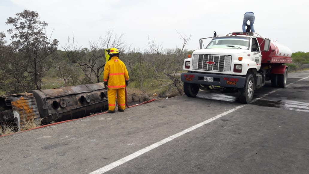 Delegados de la Alcaldía de Barranquilla en la zona de la emergencia.