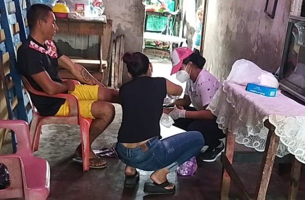 Suministrada. Las voluntarias cumplen dos semanas atendiendo a los heridos.