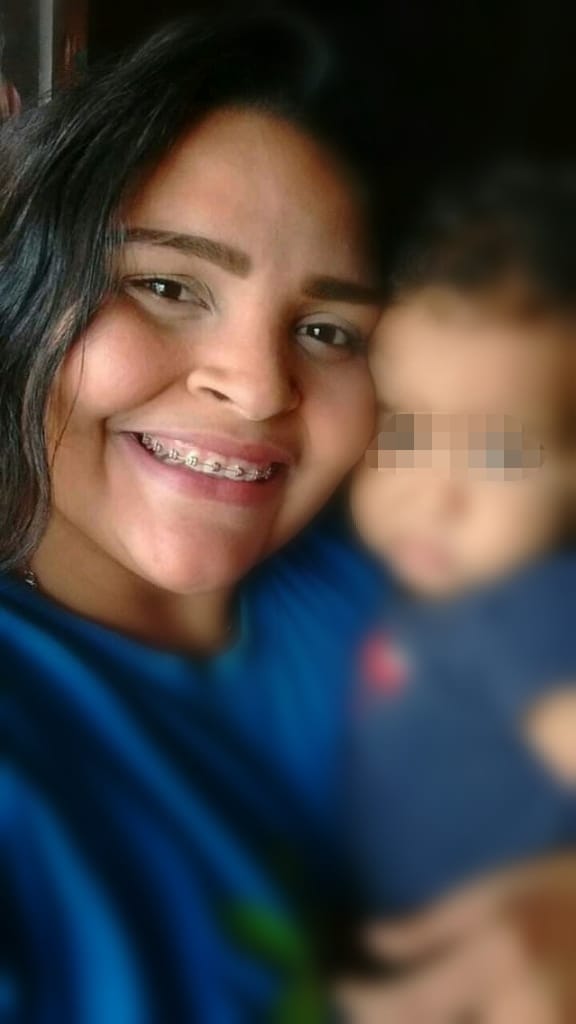 Angeli María Pineda Chávez y su hijo.