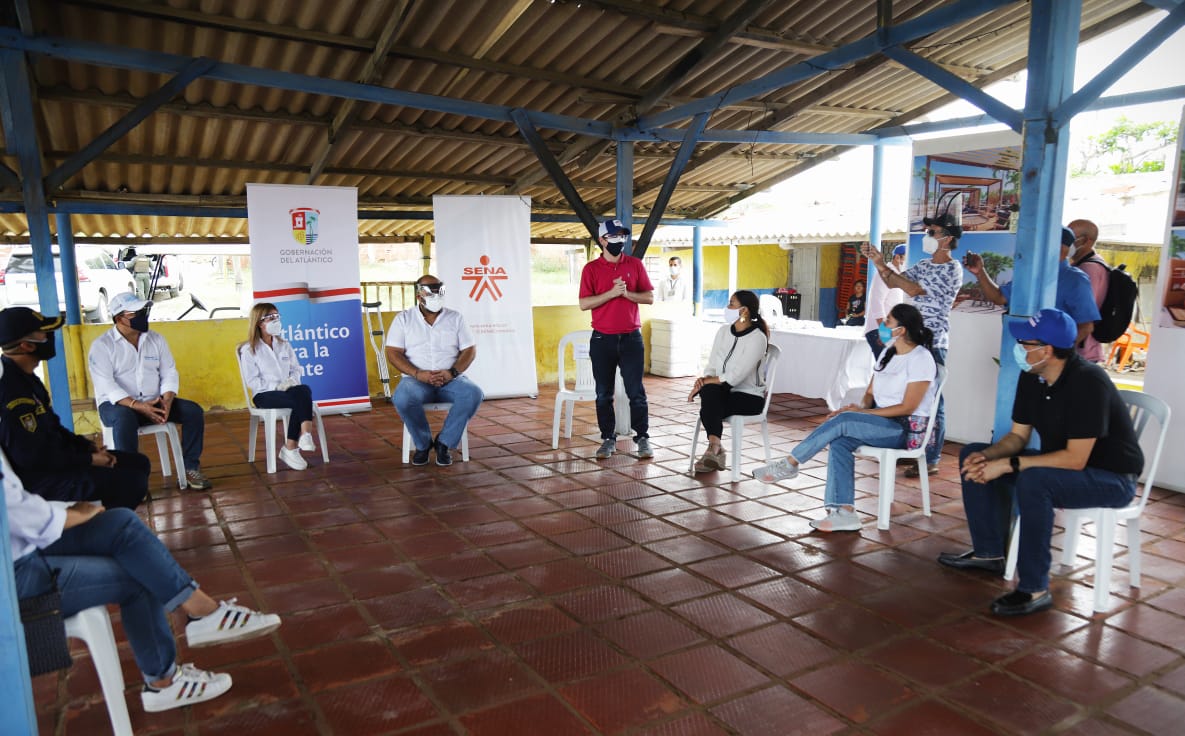 Gobernadora durante la reunión.