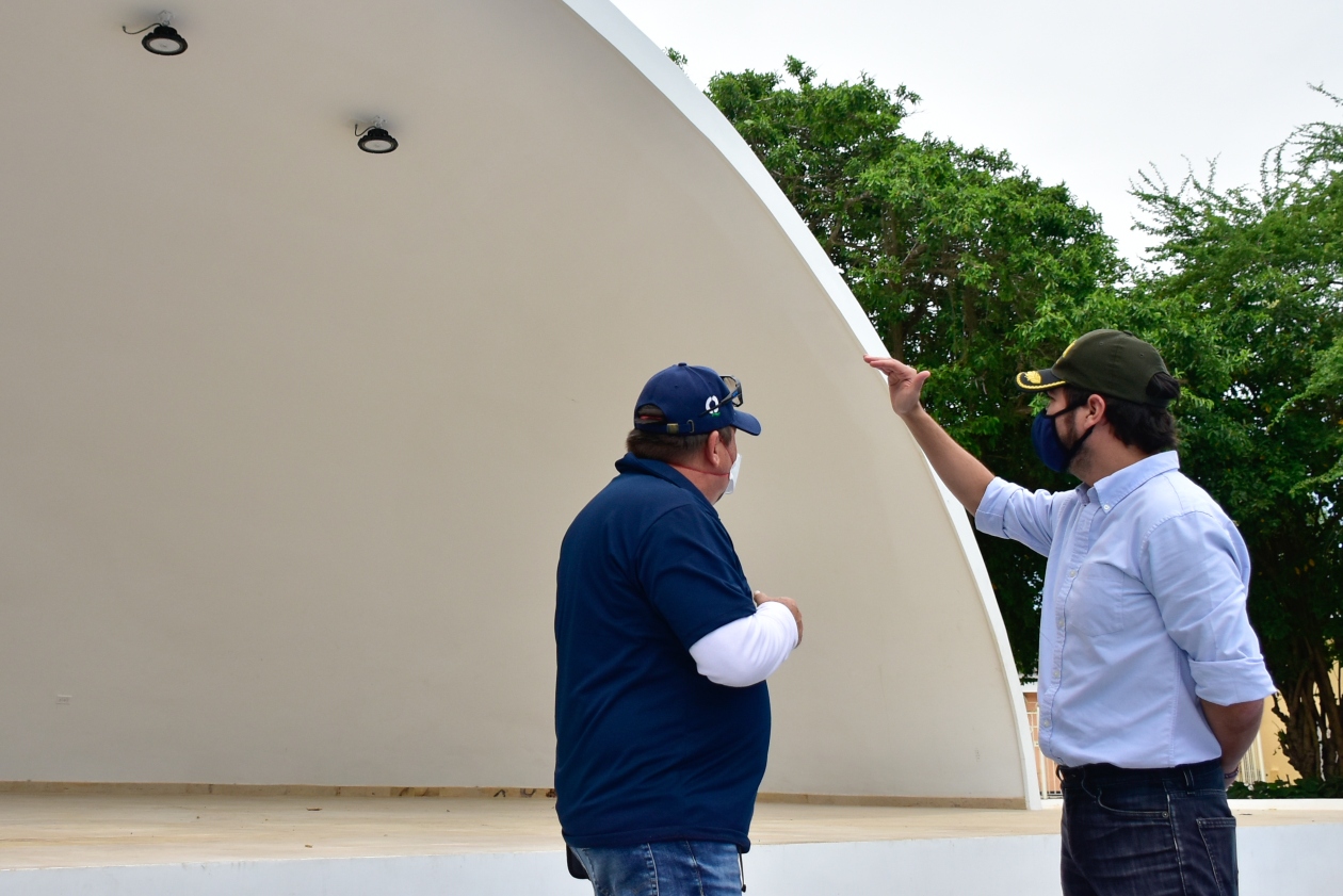 El gerente de la ADI, Alberto Salah y el Alcalde de Barranquilla, Jaime Pumarejo.