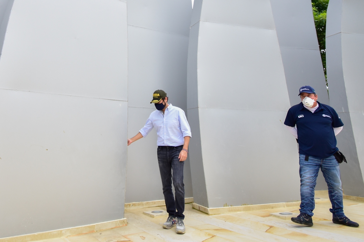 El Alcalde de Barranquilla, Jaime Pumarejo y el gerente de la ADI, Alberto Salah.