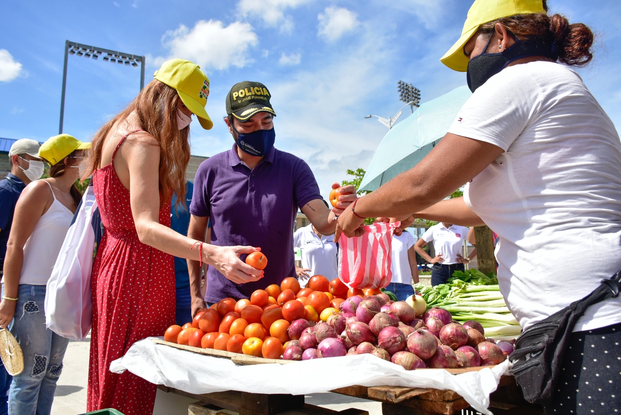 La primera dama, Silvana Puello y el Alcalde de Barranquilla, Jaime Pumarejo.