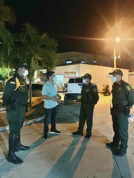 El Secretario del Interior, Carlos Peña Berdugo, con las autoridades de Policía.