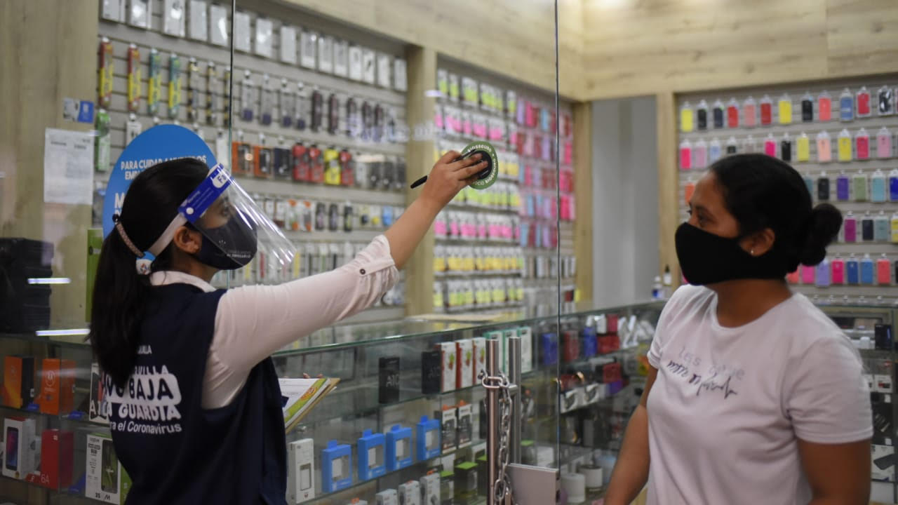 Funcionarios de la alcaldía en el monitoreo de protocolos