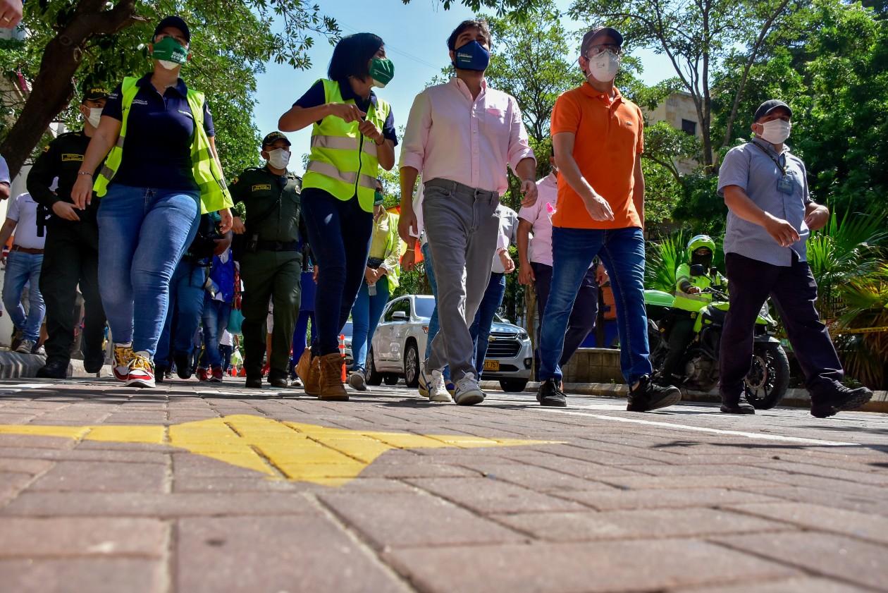 La secretaria de Tránsito y Seguridad Vial, Angélica Rodríguez; el Alcalde de Barranquilla, Jaime Pumarejo y el gerente del Centro, Angelo Cianci.