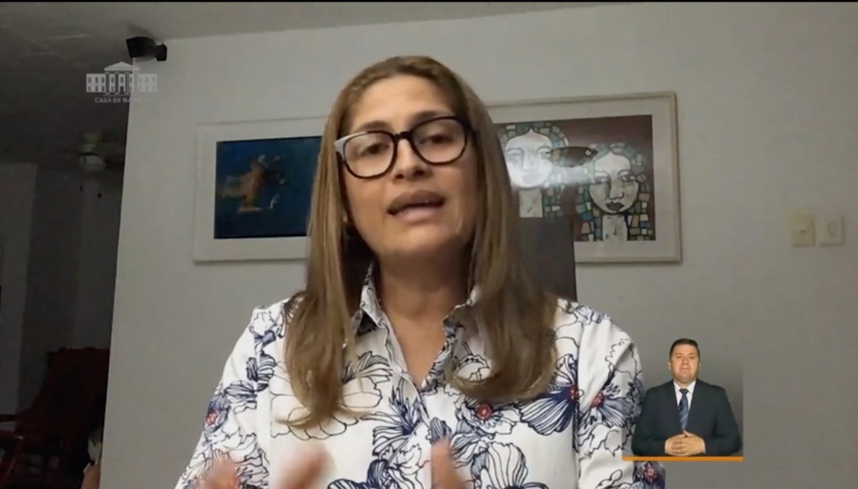 La Secretaria de Salud, Alma Solano, interviniendo en el programa presidencial.