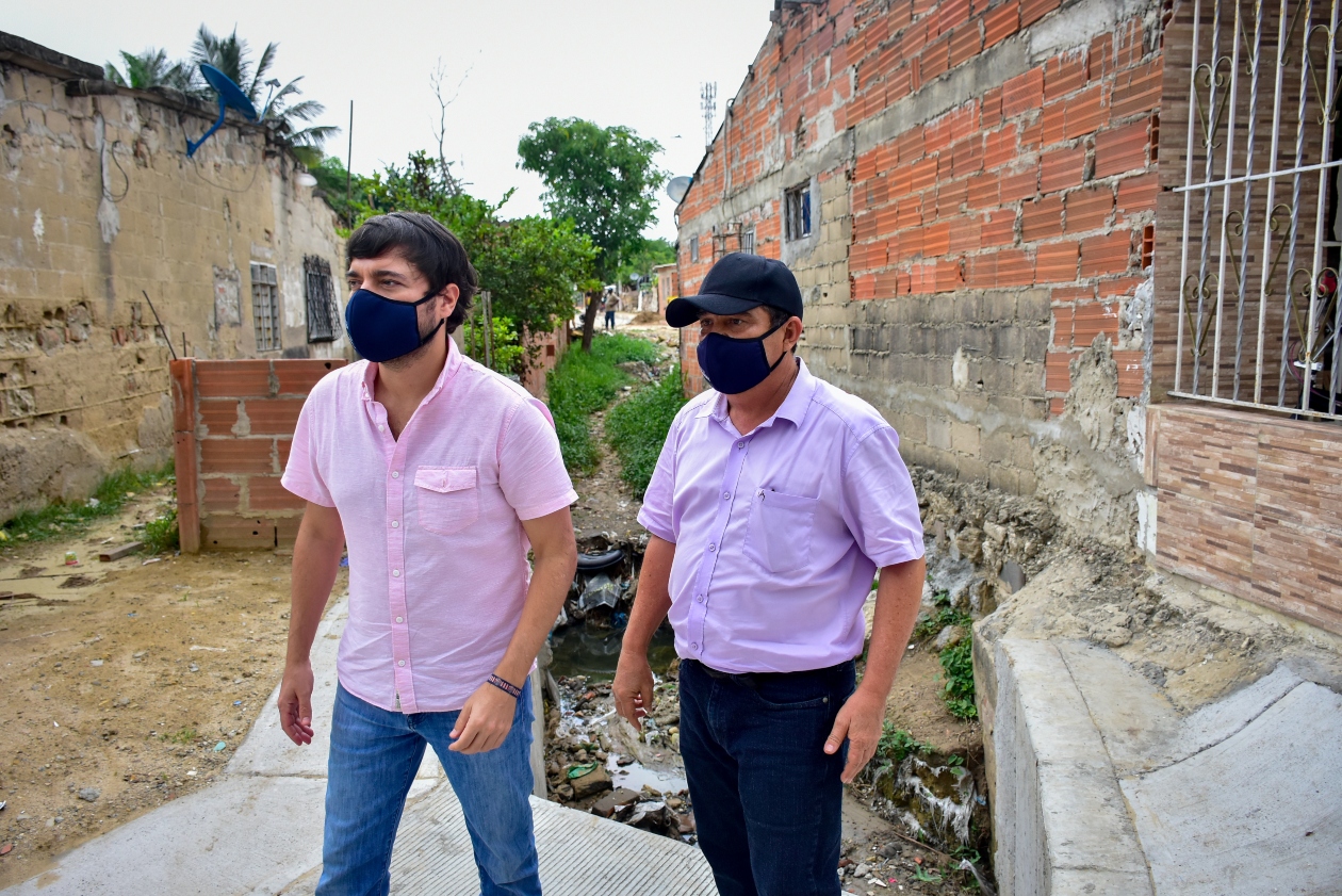 Alcaldía El Alcalde de Barranquilla, Jaime Pumarejo y el secretario de Obras Públicas, Rafael Lafont.