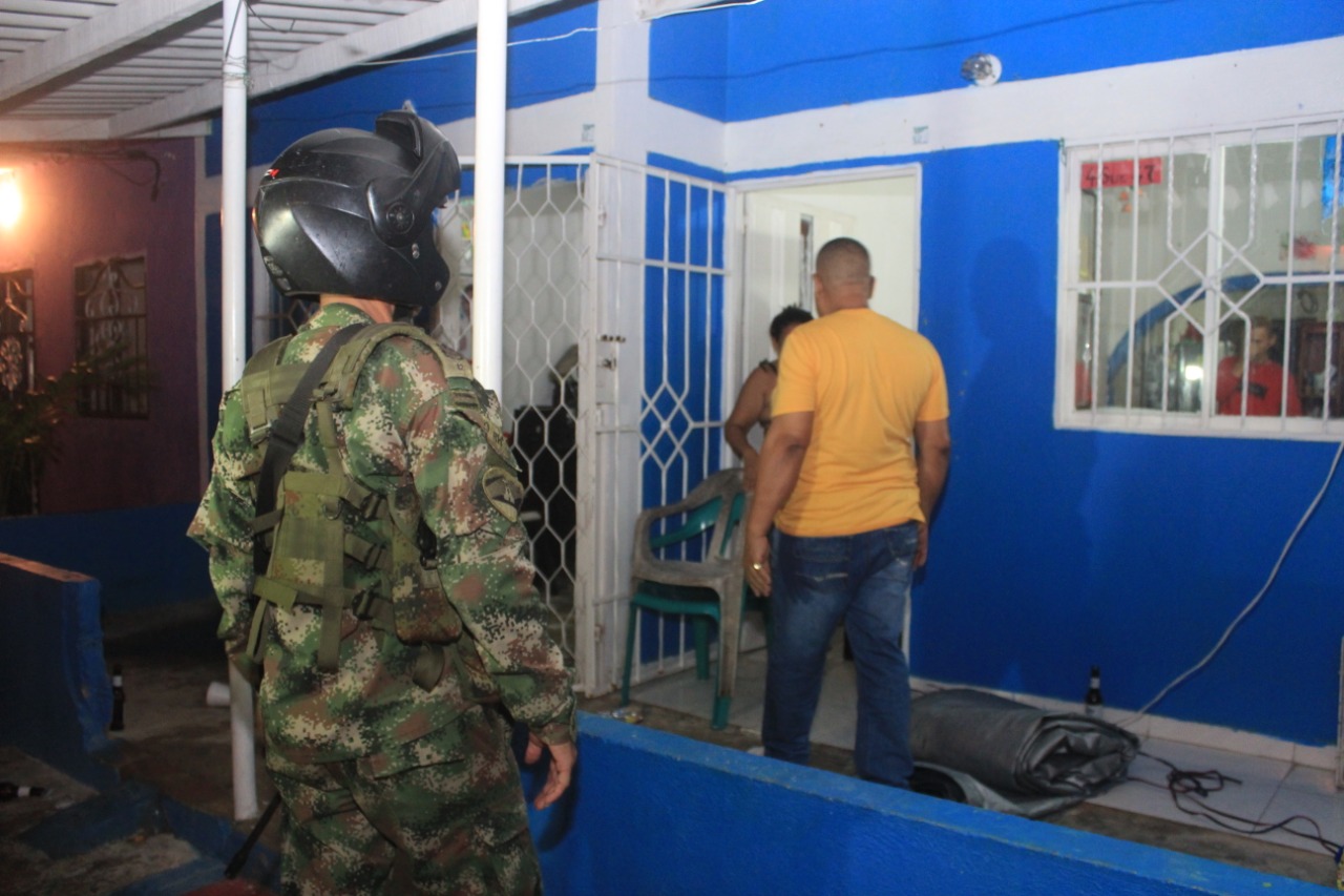 Ejercito apoya operativos en Malambo para vigilar control de la ley seca y toque de queda.