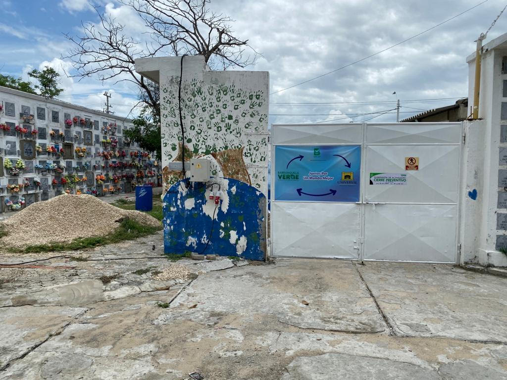 Cortesía Acceso al horno del Cementerio Universal