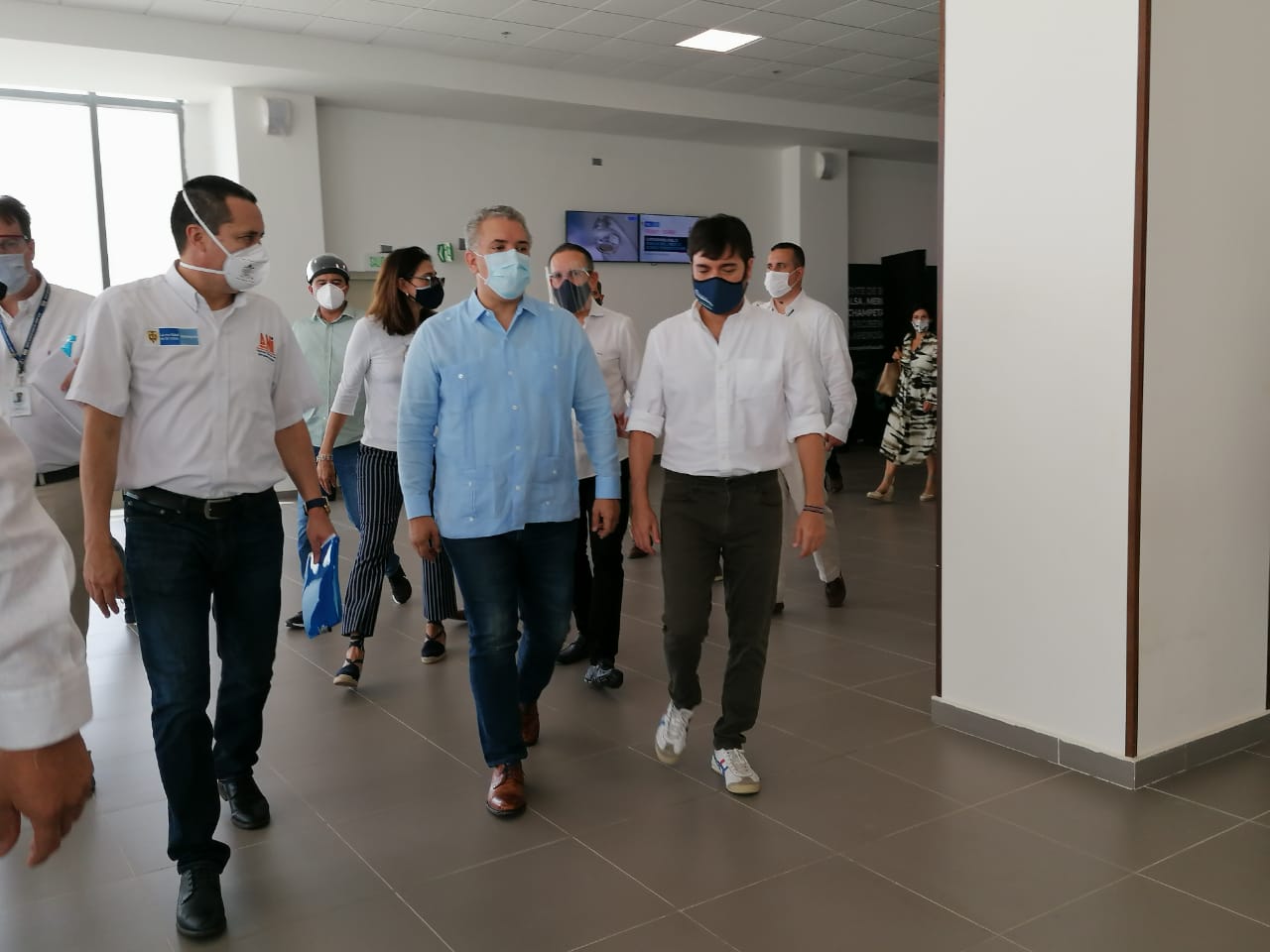 El vicepresidente de la Agencia Nacional de Infraestructura, Luis Gutiérrez; el Presidente Iván Duque y el Alcalde Jaime Pumarejo.