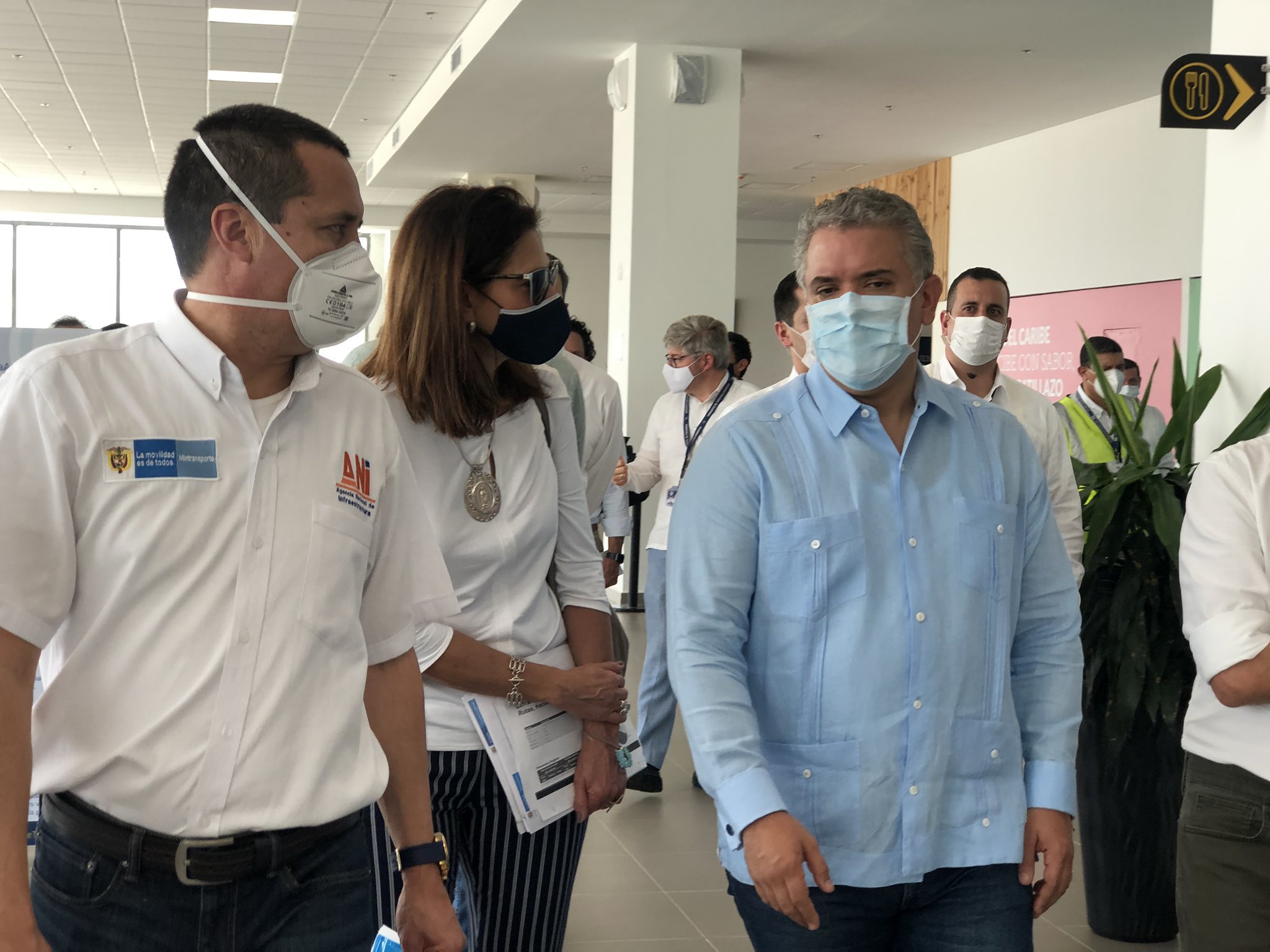 El vicepresidente de la Agencia Nacional de Infraestructura, Luis Gutiérrez; la ministre de Transporte, Ángela Orozco y el Presidente Iván Duque.