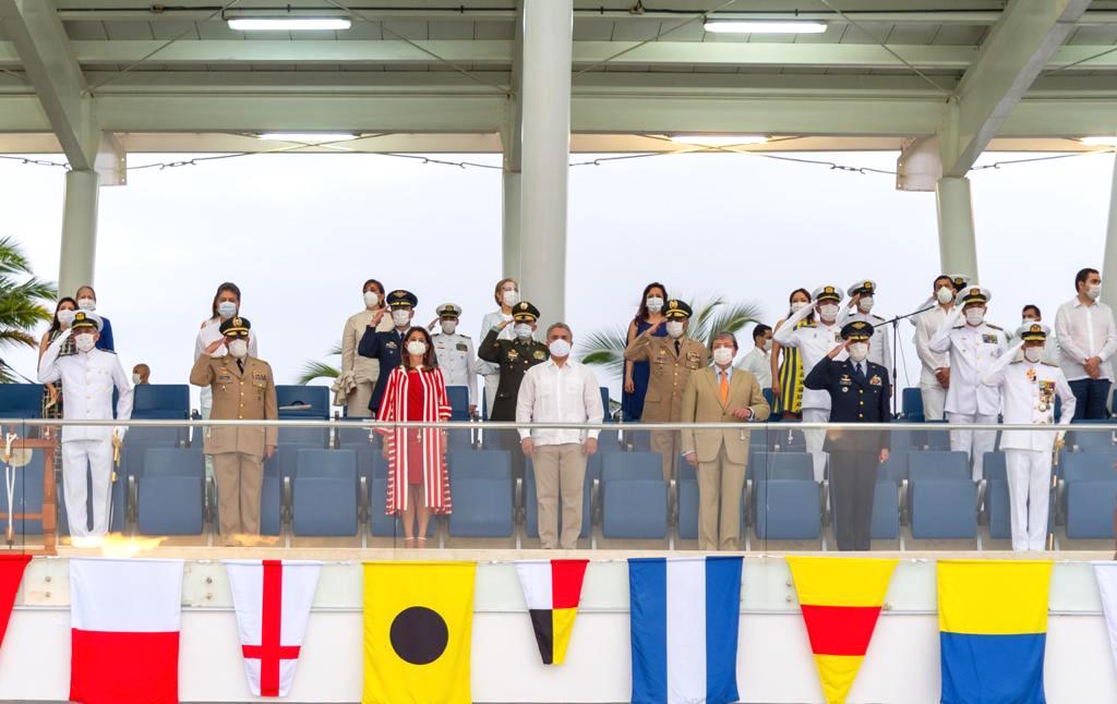 Asistentes a la ceremonia.