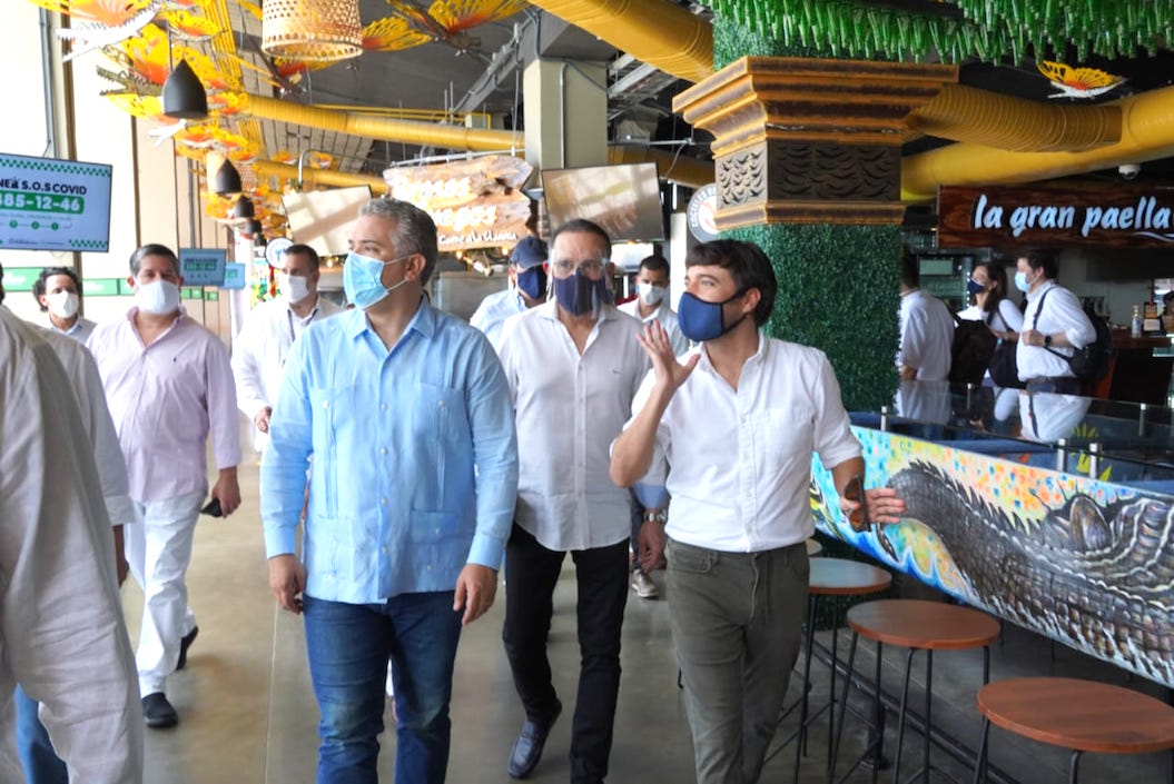 El Presidente Iván Duque y el Alcalde Jaime Pumarejo, recorriendo El Caimán del Río.