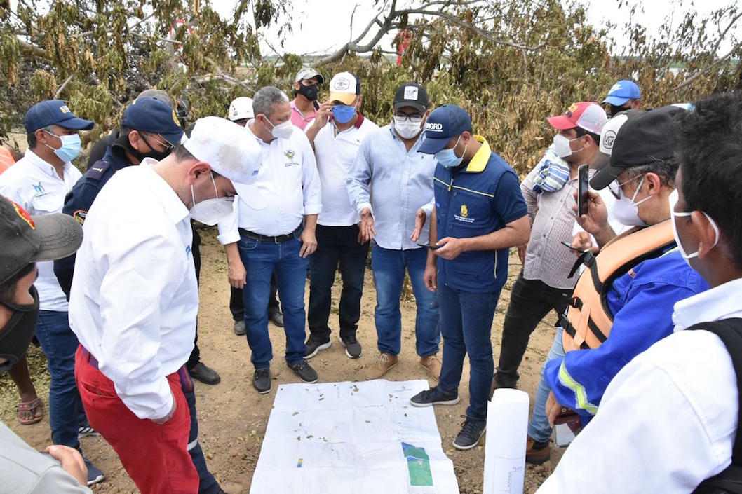 Comisión interinstitucional monitoreando la situación en campo.