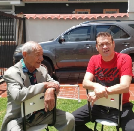 "Cuando era niño recuerdo que te veía gigante, hoy que soy adulto… te veo aún más grande".