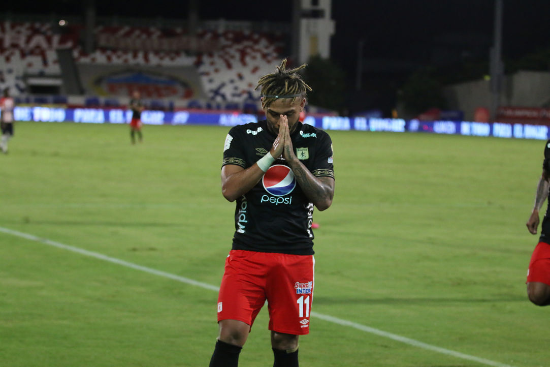 Duván Vergara, celebrando en el Romelio Martínez.