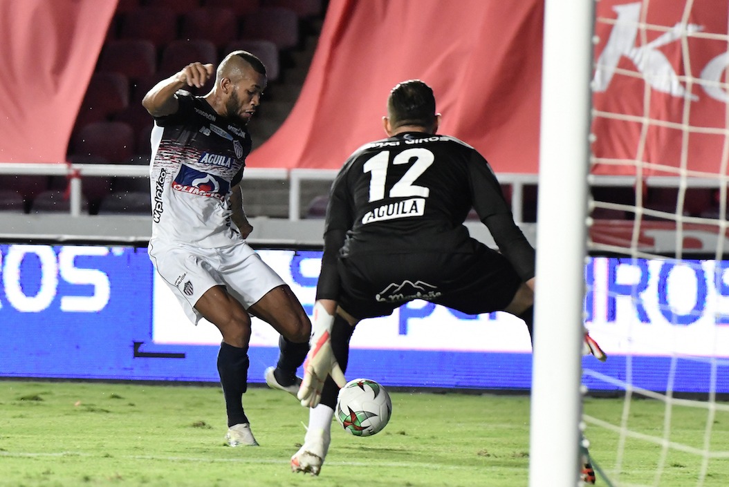 El enganche en el gol de Freddy Hinestroza