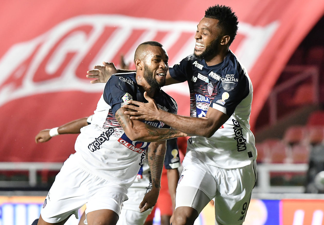 La celebración de Freddy Hinestroza con Miguel Ángel Borja.