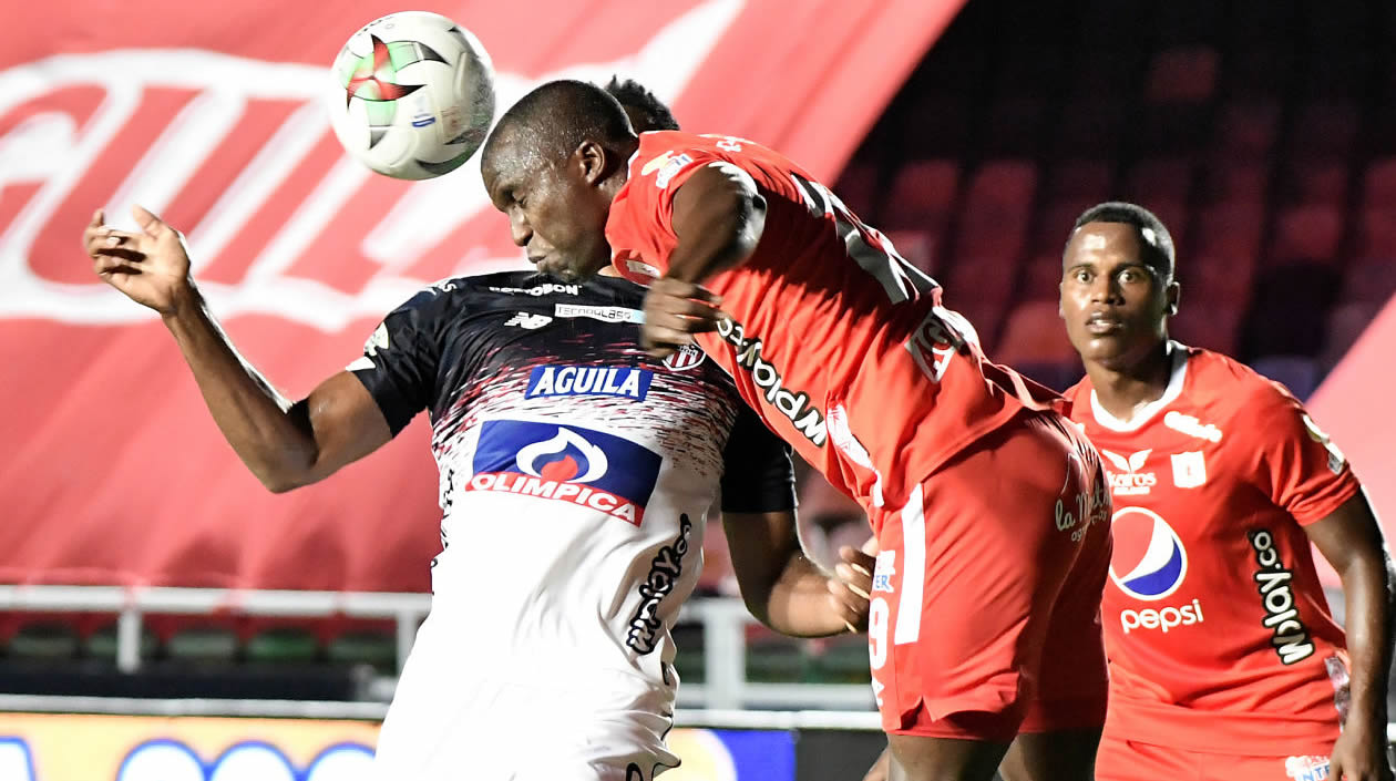 El partido por momentos fue friccionado. 