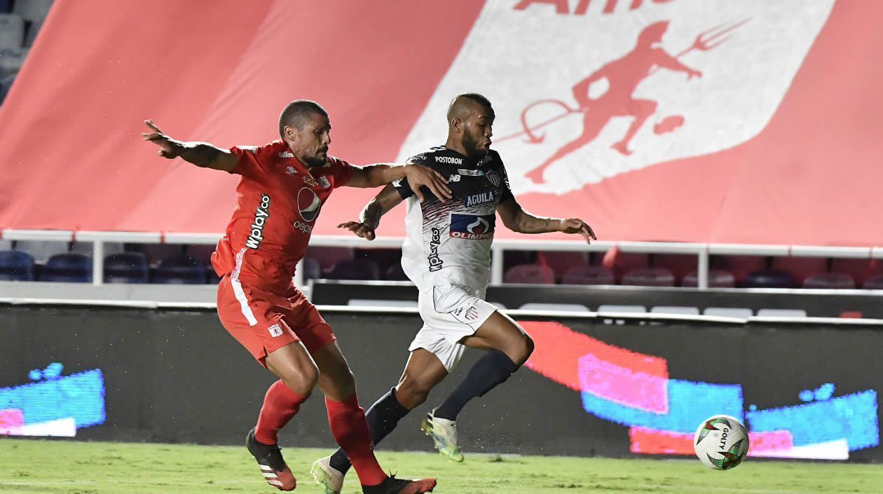 El volante izquierdo Freddy Hinestroza.