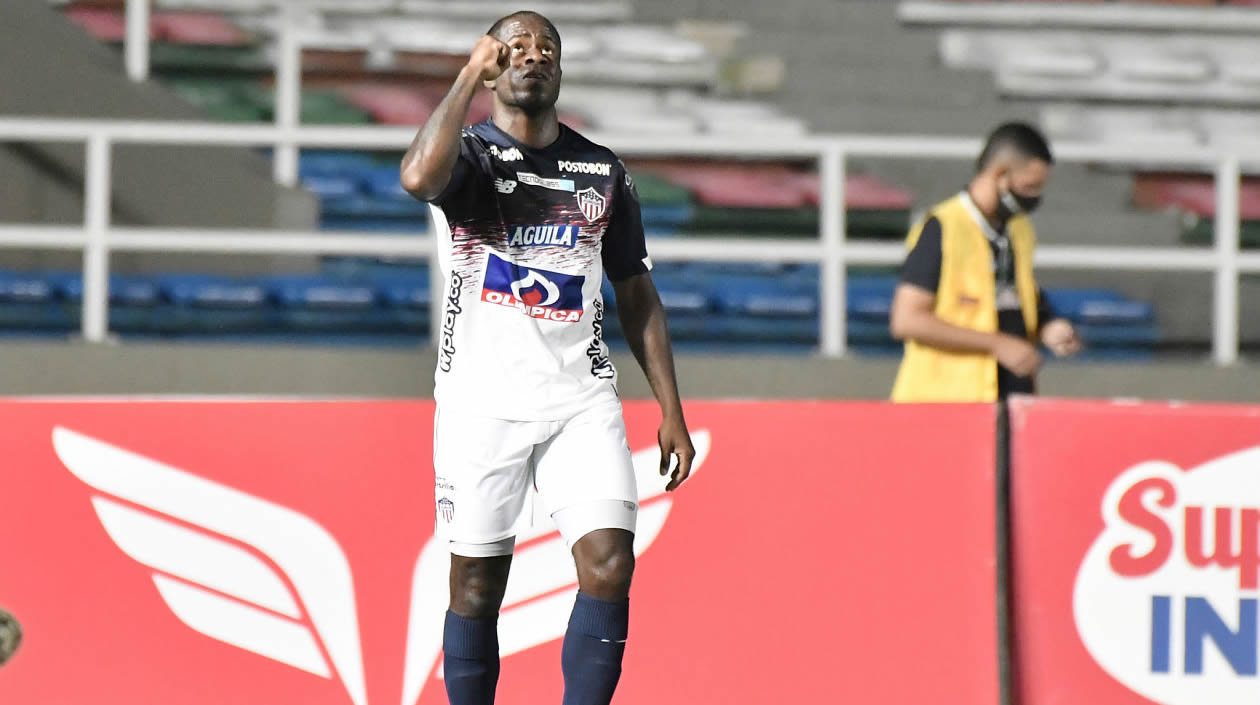 El delantero de Junior Carmelo Valencia.